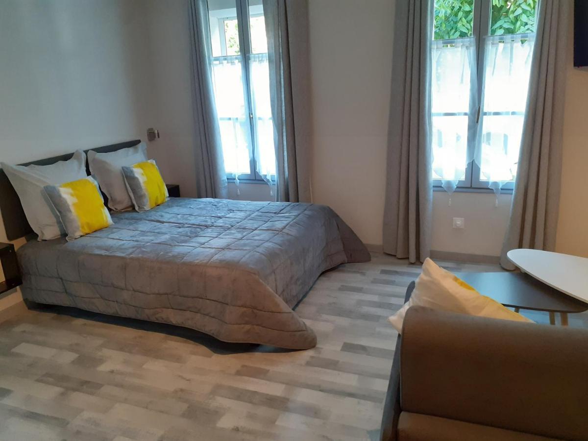 Les Appartements Du Saint Hubert Arcis-sur-Aube Exteriör bild
